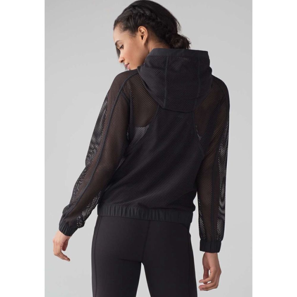 Lululemon Mesh on Mesh Jacket in Black Size 8 / Like Néw